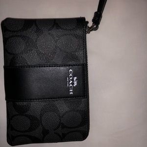 CORNER ZIP WRISTLET IN SIGNATURE CANVAS